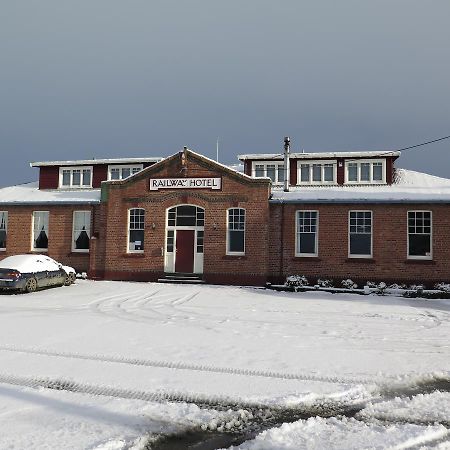 Mossburn Railway Hotel Экстерьер фото
