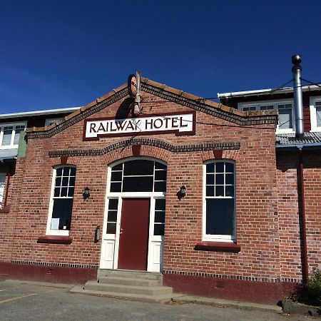 Mossburn Railway Hotel Экстерьер фото