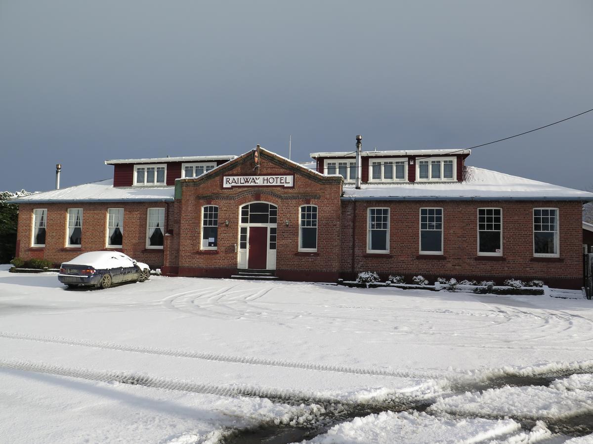 Mossburn Railway Hotel Экстерьер фото