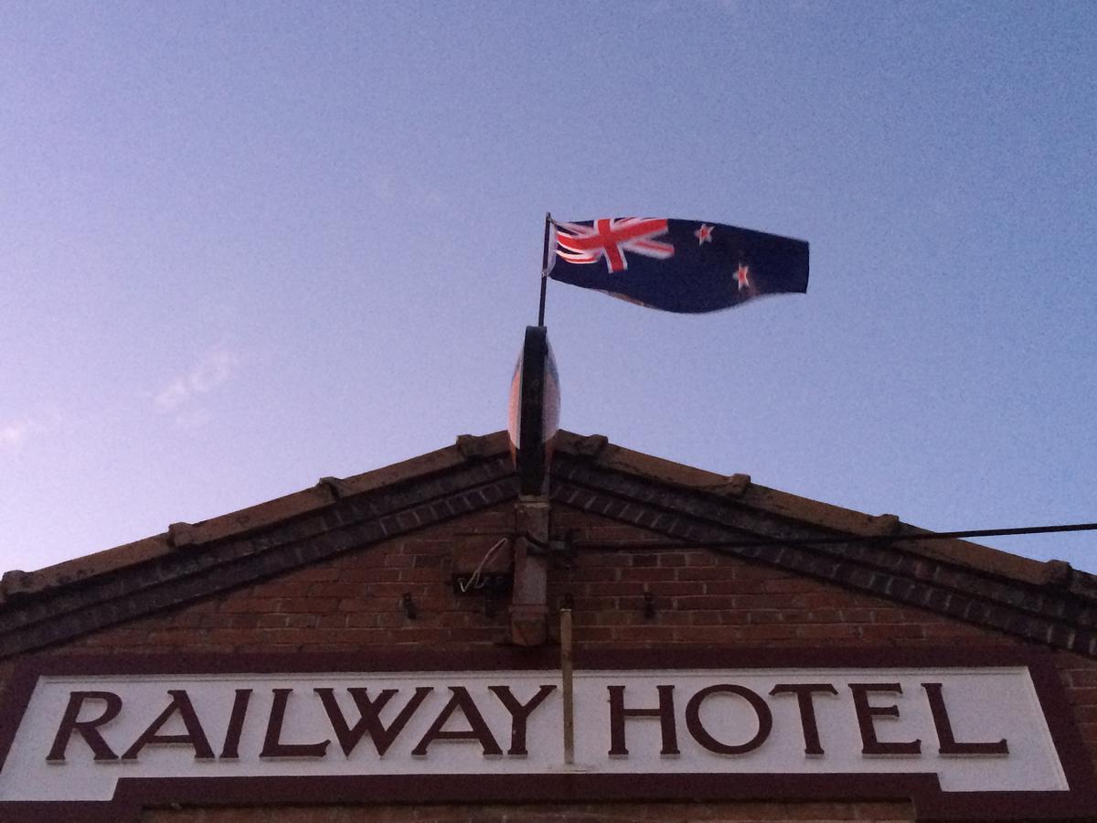 Mossburn Railway Hotel Экстерьер фото