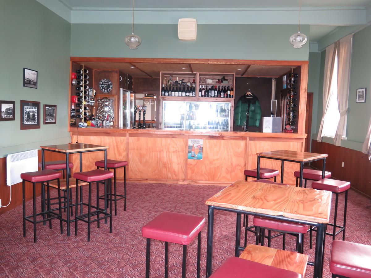 Mossburn Railway Hotel Экстерьер фото