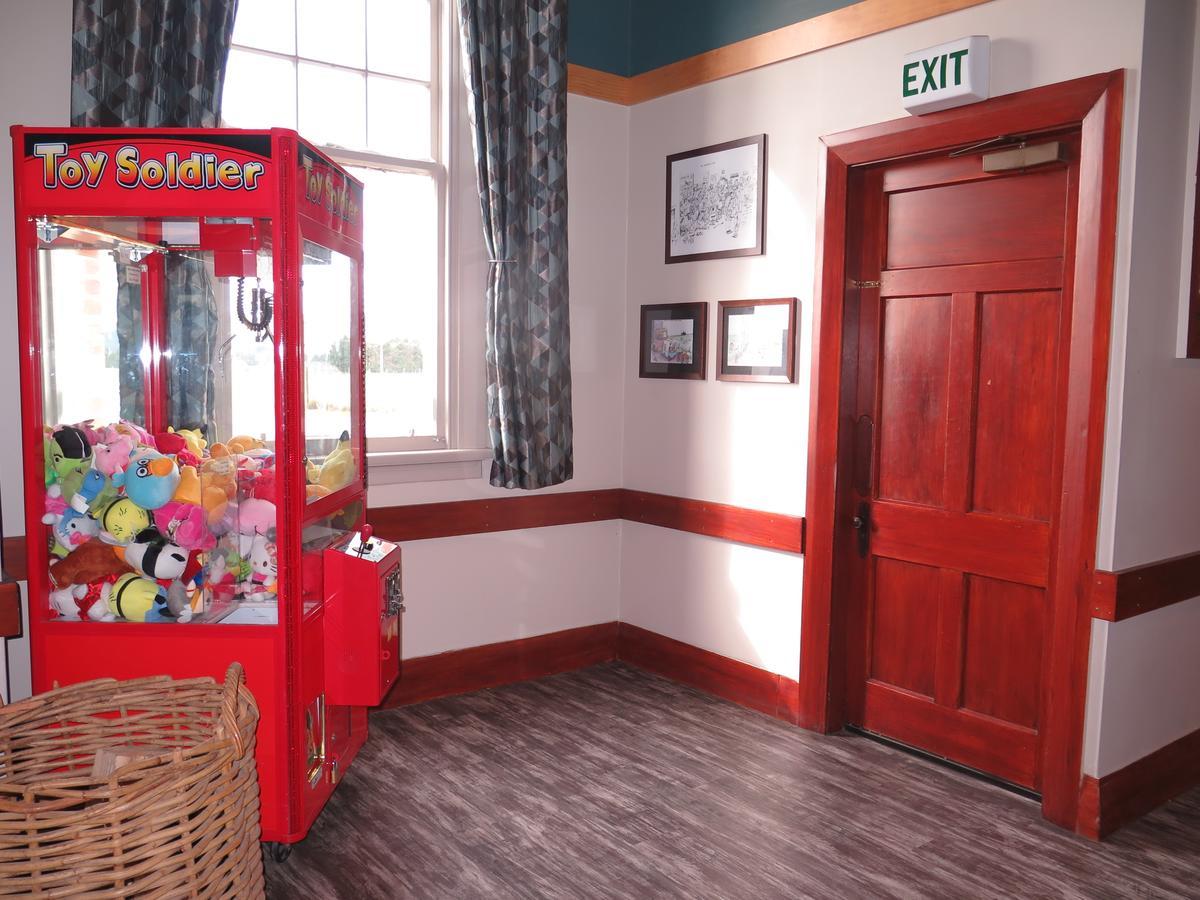 Mossburn Railway Hotel Экстерьер фото
