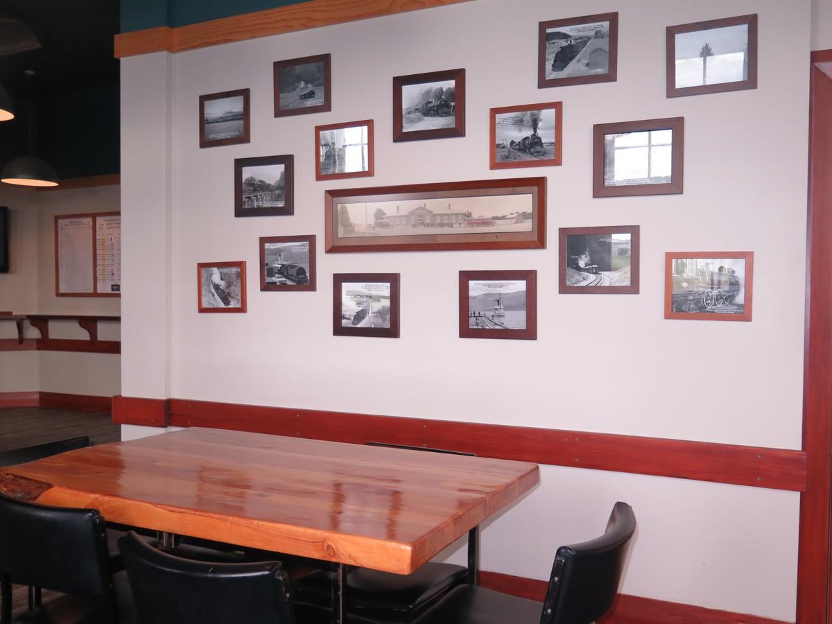 Mossburn Railway Hotel Экстерьер фото