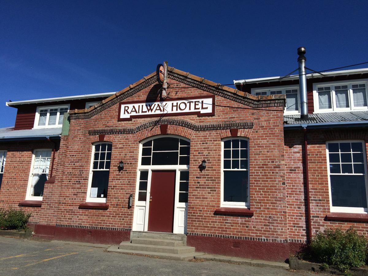 Mossburn Railway Hotel Экстерьер фото