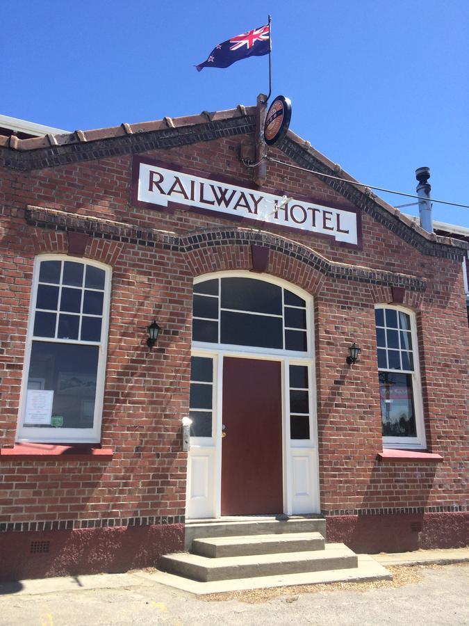 Mossburn Railway Hotel Экстерьер фото